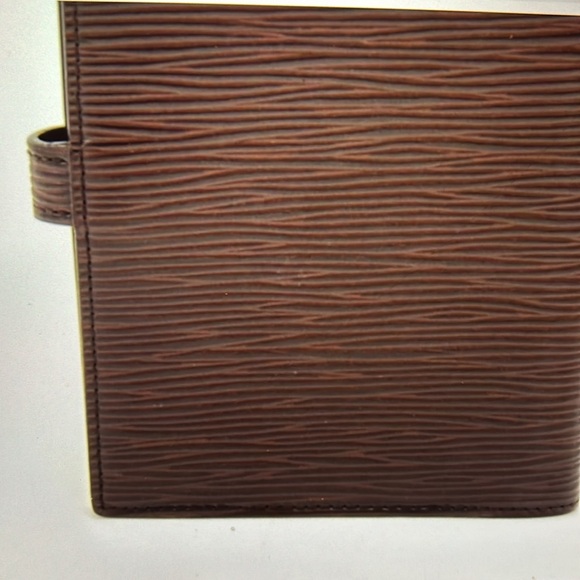 Vintage Louis Vuitton Moka Brown Epi
Leather Agenda Cover PM
Condition: Great - Picture 12 of 16